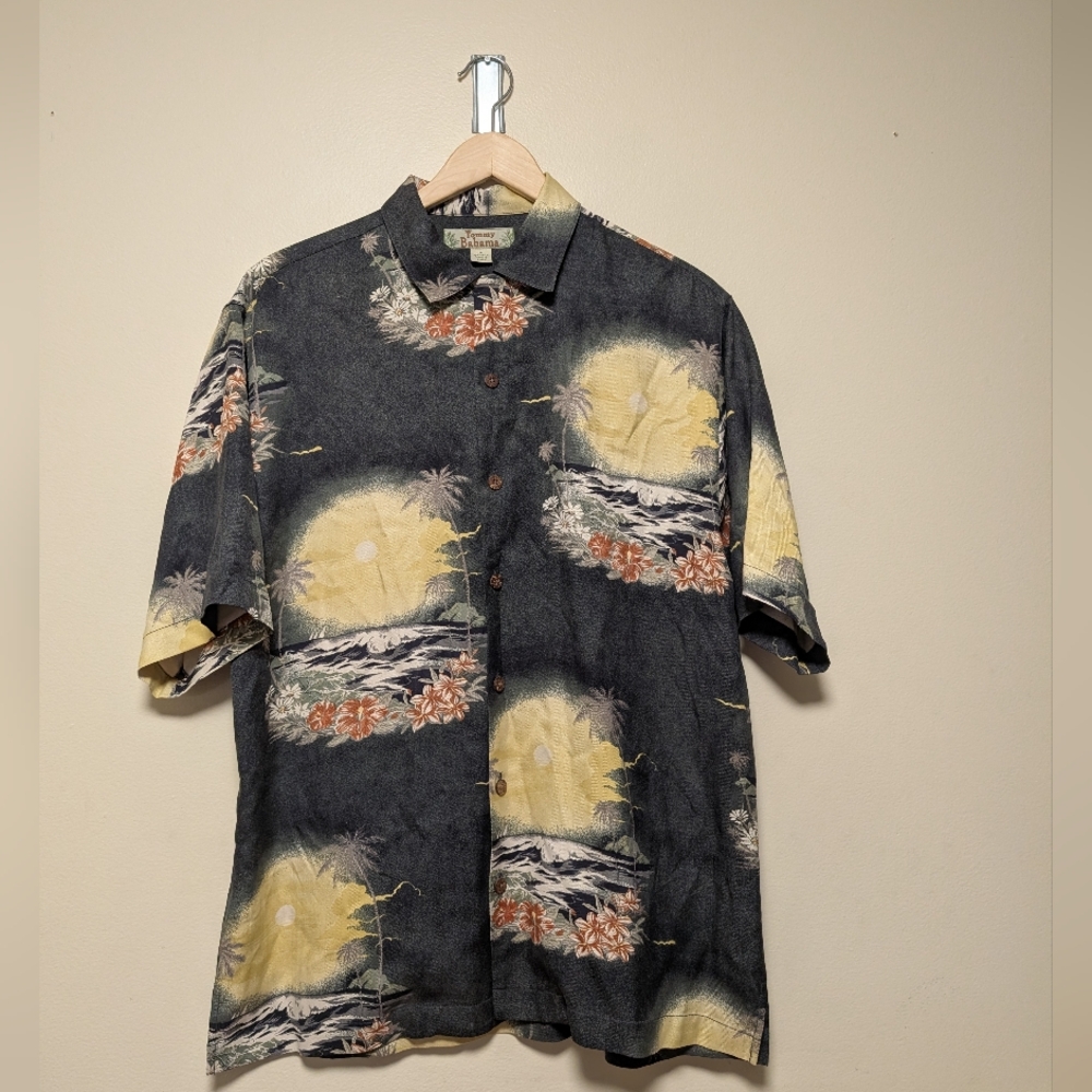 Tommy Bahama 100% Silk Hawaiian Shirt Sunset Beach Print Men’s S